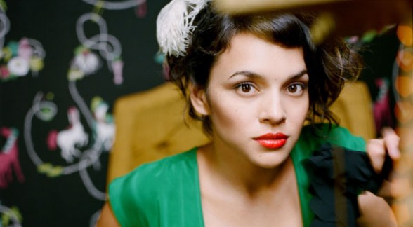 Norah Jones llegó a Chile pidiendo tiempo para ensayar y 