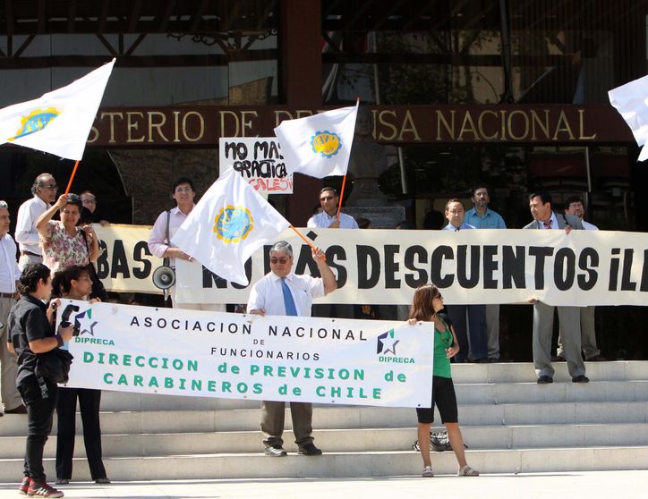 Trabajadores Hospital Dipreca protestan contra despidos