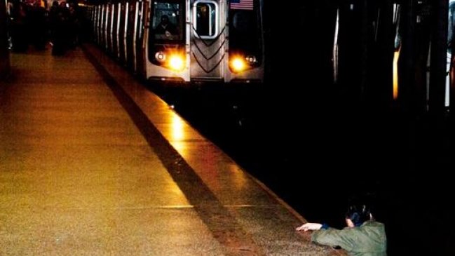 Hombre murió tras ser empujado al metro en Nueva York