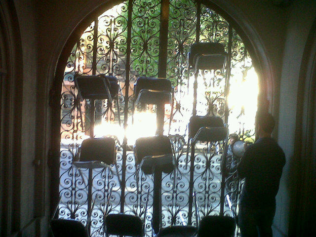 Funcionarias se toman Sernam acusando 