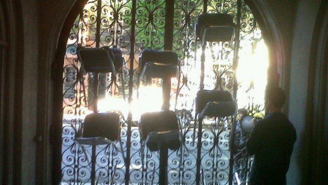 Funcionarias se toman Sernam acusando 