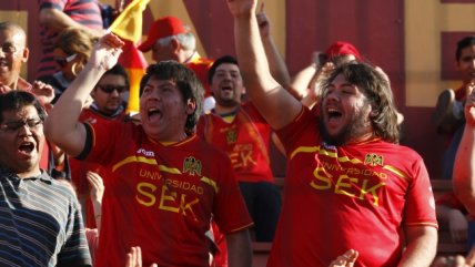 Carabineros desalojó hinchas de U. Española en Santa Laura