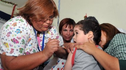 Subsecretario de Salud supervisó vacunación por meningitis en Iquique