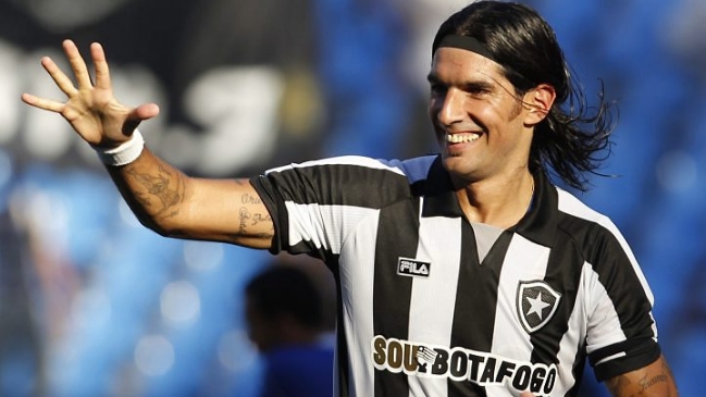 Sebastián Abreu seguirá en Botafogo de Brasil y no llegará a Colo Colo