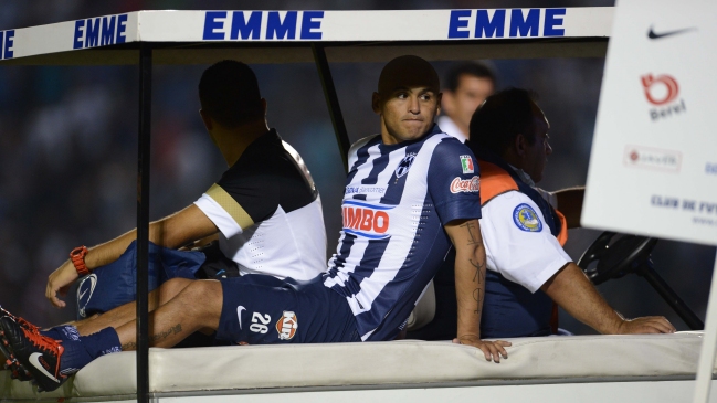 Humberto Suazo tratará su lesión muscular en Chile