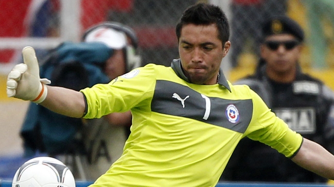 Miguel Pinto: No me molestaría trabajar con Johnny Herrera en la selección