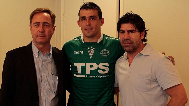 Matías Donoso firmó su incorporación a Santiago Wanderers