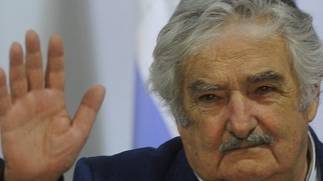 Mujica quiere viajar a Cuba para apoyar a Chávez