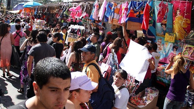 Comercio: Familias gastarán 140 mil pesos en promedio en navidad