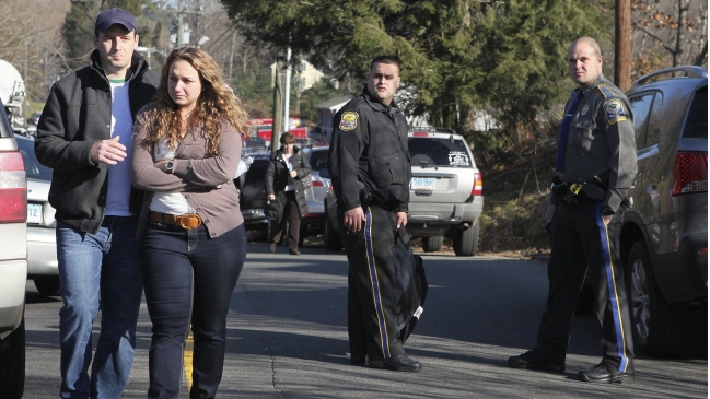 Tiroteo en escuela de EE.UU. dejó 20 niños muertos y reabrió debate por tenencia de armas
