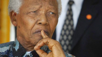 Mandela se recupera de una operación para la extracción de cálculos