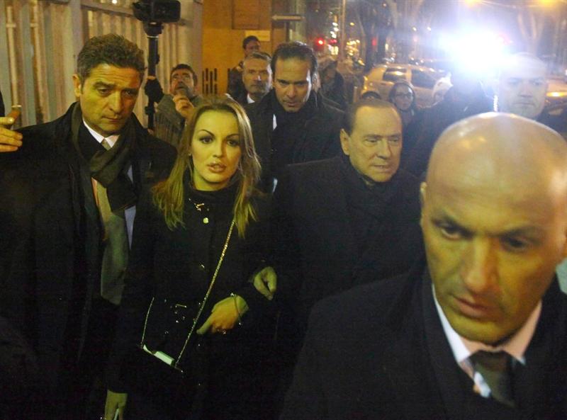 Berlusconi anunció matrimonio con joven veinteañera