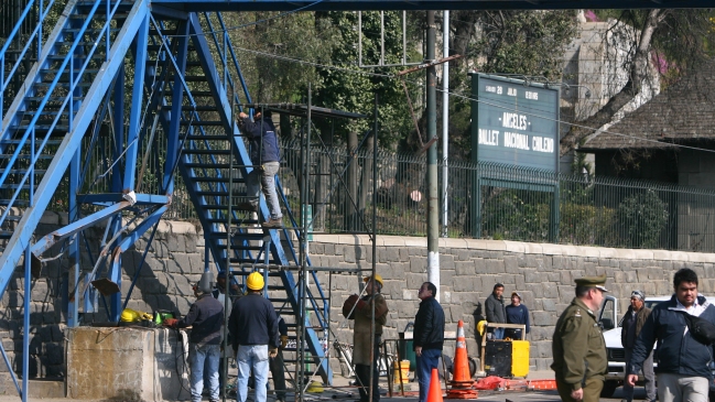 Sin riesgo vital está menor que fue lanzada por su madre desde una pasarela