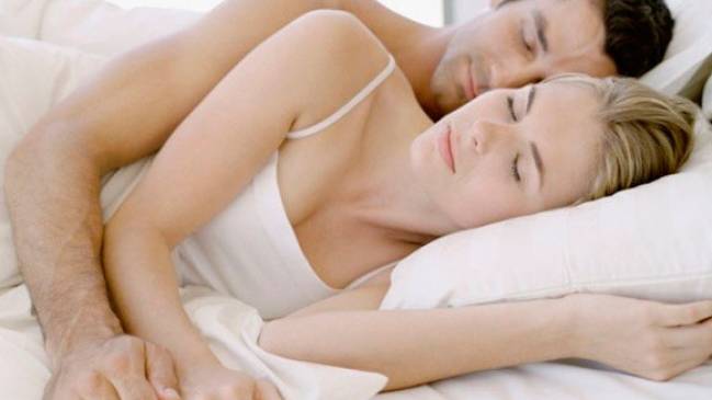 Servicio japonés arrienda hombres para abrazar a mujeres que se sienten solas