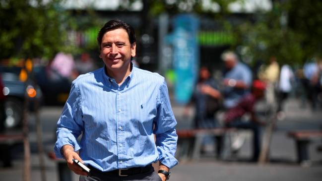 Golborne: Ribera actuó con dignidad, lo que no pasó en otros casos