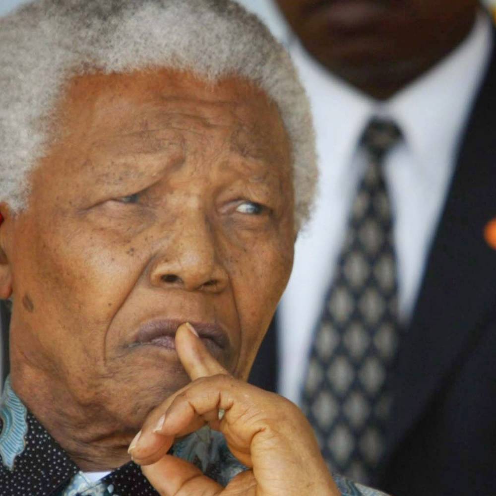 Mandela mejora tras operación para extraerle cálculos biliares