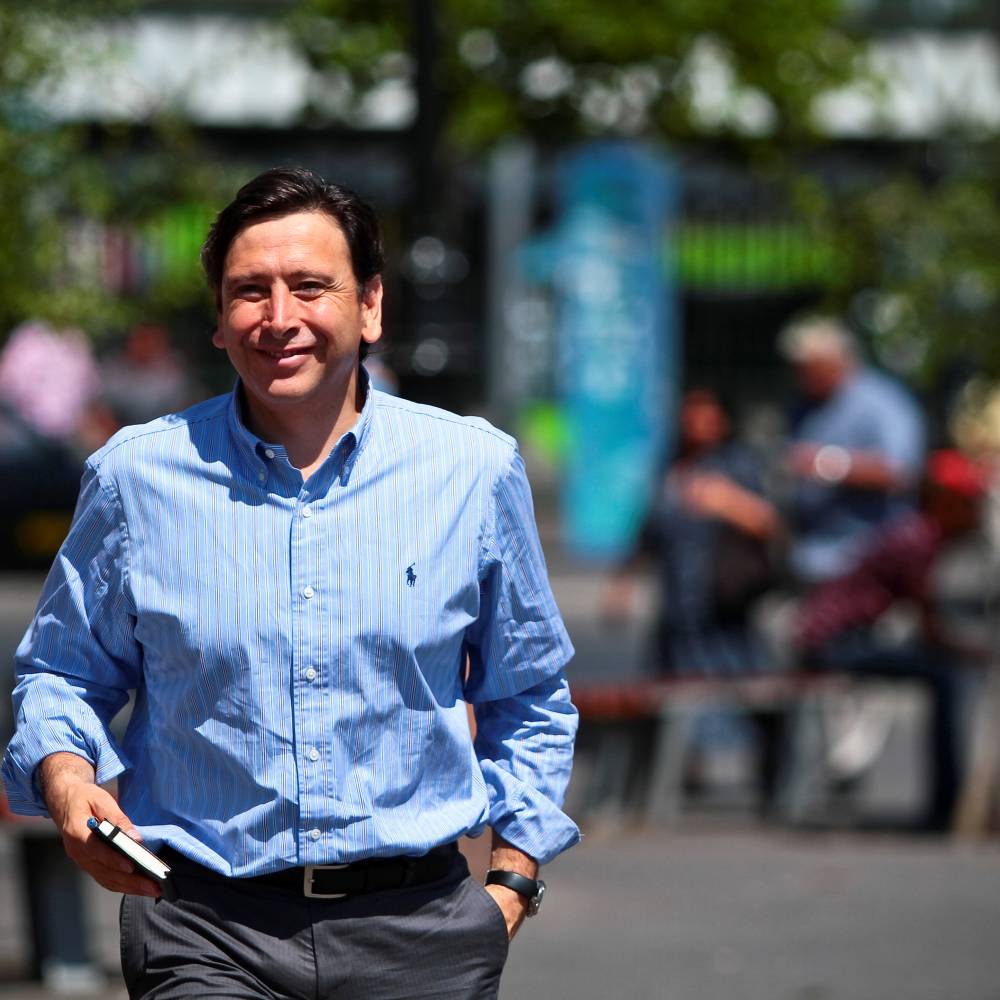 Golborne: Ribera actuó con dignidad, lo que no pasó en otros casos