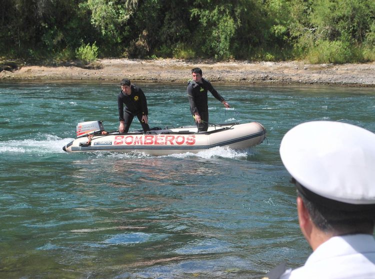 Dos hermanos fallecieron tras volcar su bote en el Río Toltén