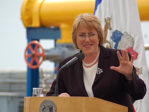 Abogado querellante en caso tsunami: Bachelet no tiene responsabilidad