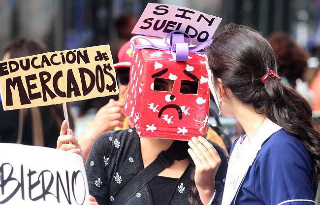 Profesores ocupan dependencias del Mineduc