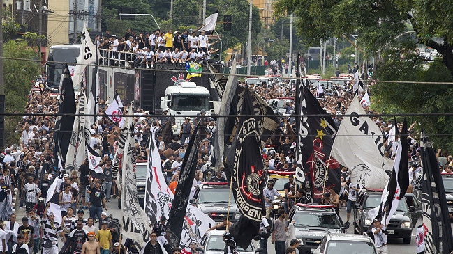 Corinthians le brindó a su hinchada el trofeo del Mundial de Clubes