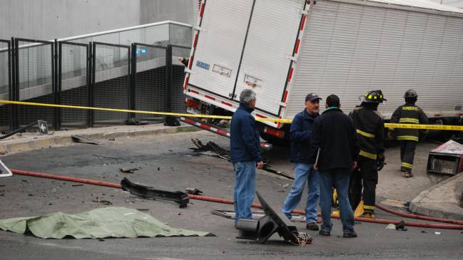 Camión chocó una casa tras persecución policial en Quilpué