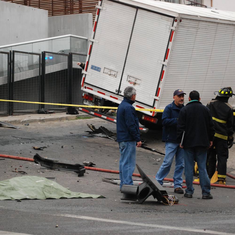 Camión chocó una casa tras persecución policial en Quilpué