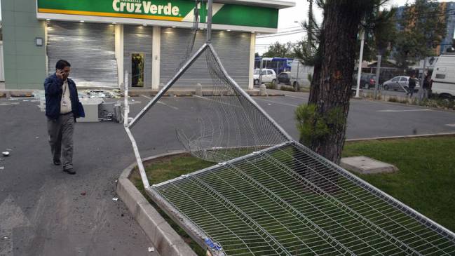 Dos robos de cajeros afectaron a farmacia y servicentro