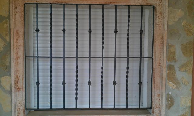 Ladrones obtuvieron botín de 40 millones en robo a casa en Las Condes