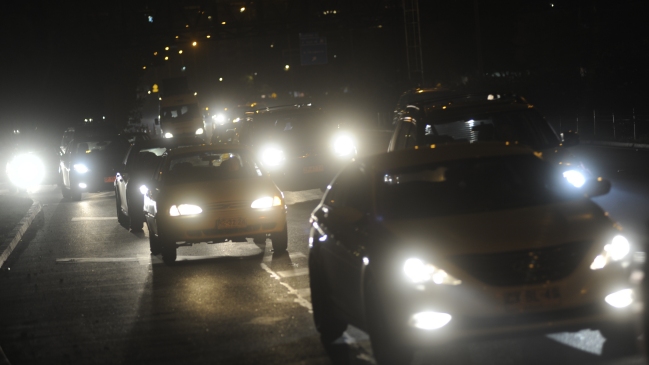 Intendencia coordinará con eléctricas para evitar semáforos apagados tras caos vial