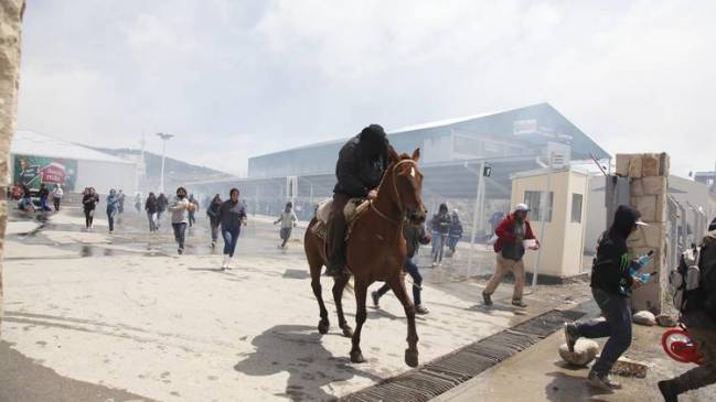 Un centenar de personas saqueó supermercados y tiendas en Bariloche