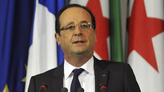 Hollande admitió en Argelia rasgos 