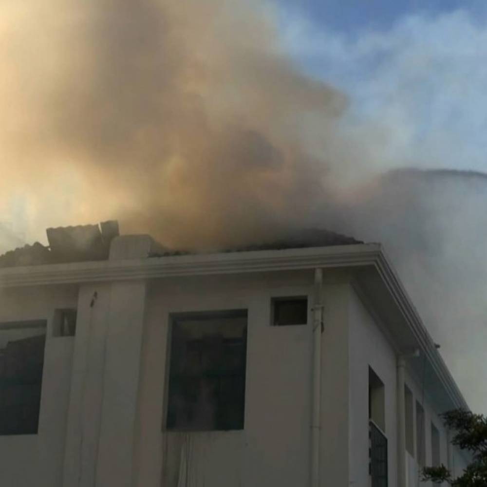 Cientos de egipcios y turistas escaparon de incendio en hotel del mar Rojo