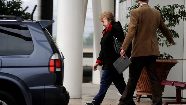 UDI: Michelle Bachelet no puede seguir viniendo a Chile de vacaciones