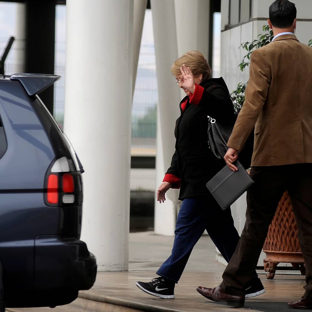 UDI: Michelle Bachelet no puede seguir viniendo a Chile de vacaciones