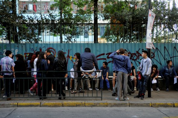 Crecimiento de la tasa de suicidio juvenil en Chile alerta a las autoridades