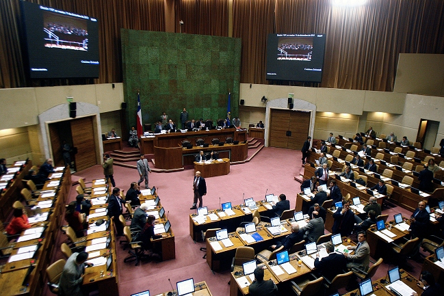 Tribunal Constitucional acogió a trámite recurso de la oposición contra la ley de Pesca