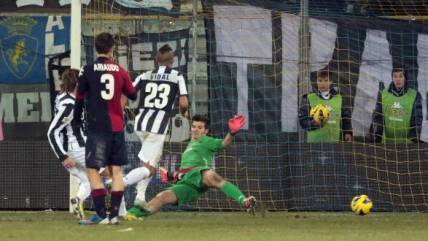 El duelo entre los equipos de Arturo Vidal y Mauricio Pinilla en Italia