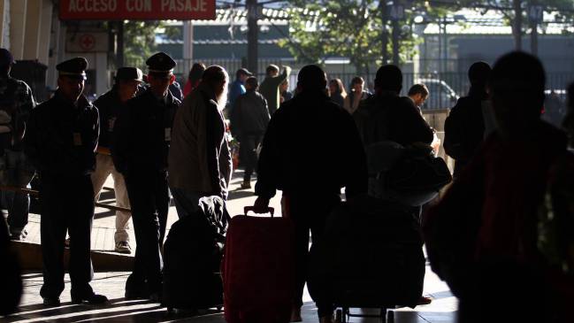 PDI detuvo a seis personas en terminales de buses