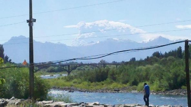 Autoridades decretaron alerta naranja por actividad en volcán Copahue