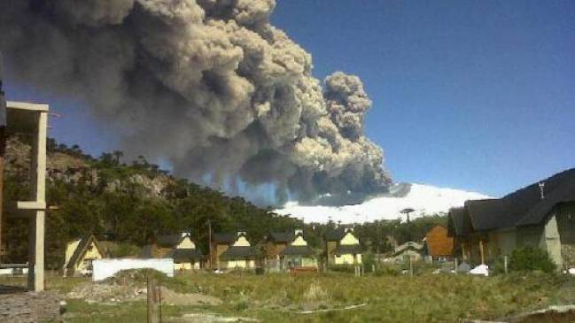Onemi decretó alerta roja para Alto Biobío tras aumento de actividad del volcán Copahue