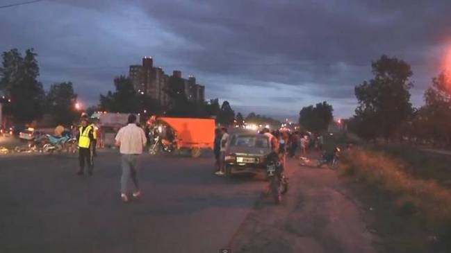 Camionero atropelló y mató a una persona al evitar saqueo en Argentina