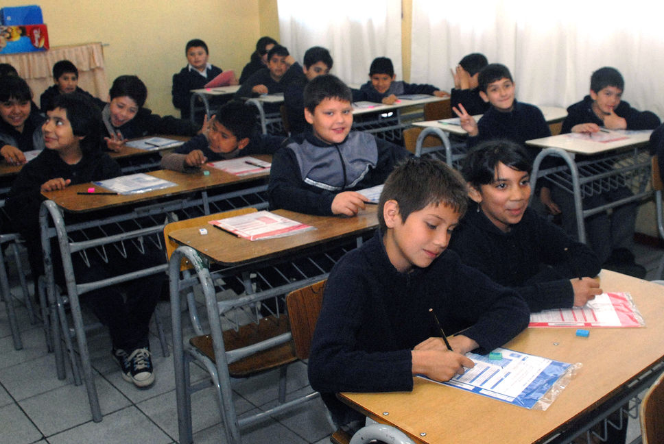 Padres quieren colegios mixtos, disciplinados, laicos y públicos para sus hijos