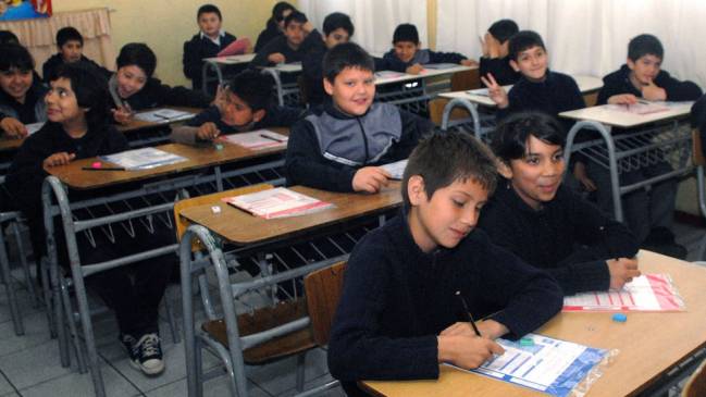 Padres quieren colegios mixtos, disciplinados, laicos y públicos para sus hijos