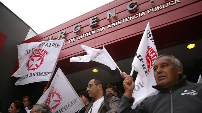 Funcionarios de la ex Posta Central amenazan con paro