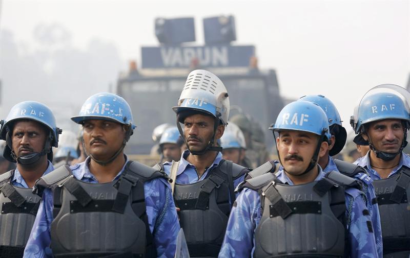 Policía mató a cuatro compañeros e hirió a un quinto en India