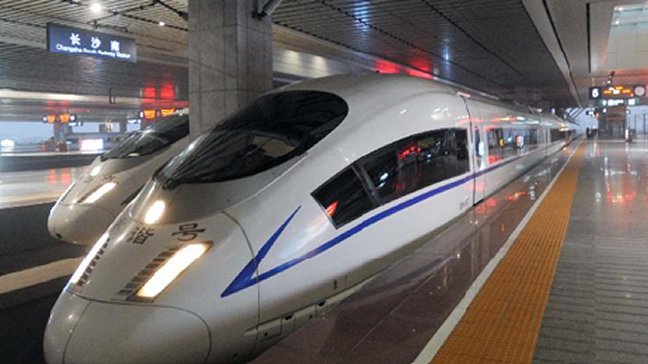 China inauguró la línea de tren de alta velocidad más larga del mundo