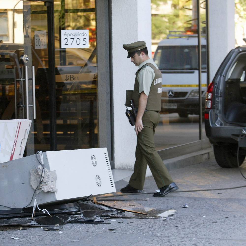 Delincuentes perpetraron millonario robo a dos cajeros automáticos en Pudahuel