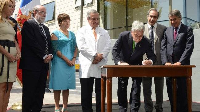 Presidente firmó decreto que obliga a las farmacias a tener medicamentos bioequivalentes