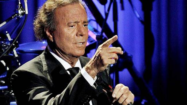 Presidente haitiano cantará junto a Julio Iglesias